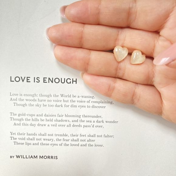 BNWT Amber Resin Heart Stud Earrings - Chic and Versatile - Picture 7 of 11